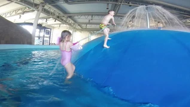 Ile osób na basenie CRS Zielona Góra? Sprawdź aktualny limit!