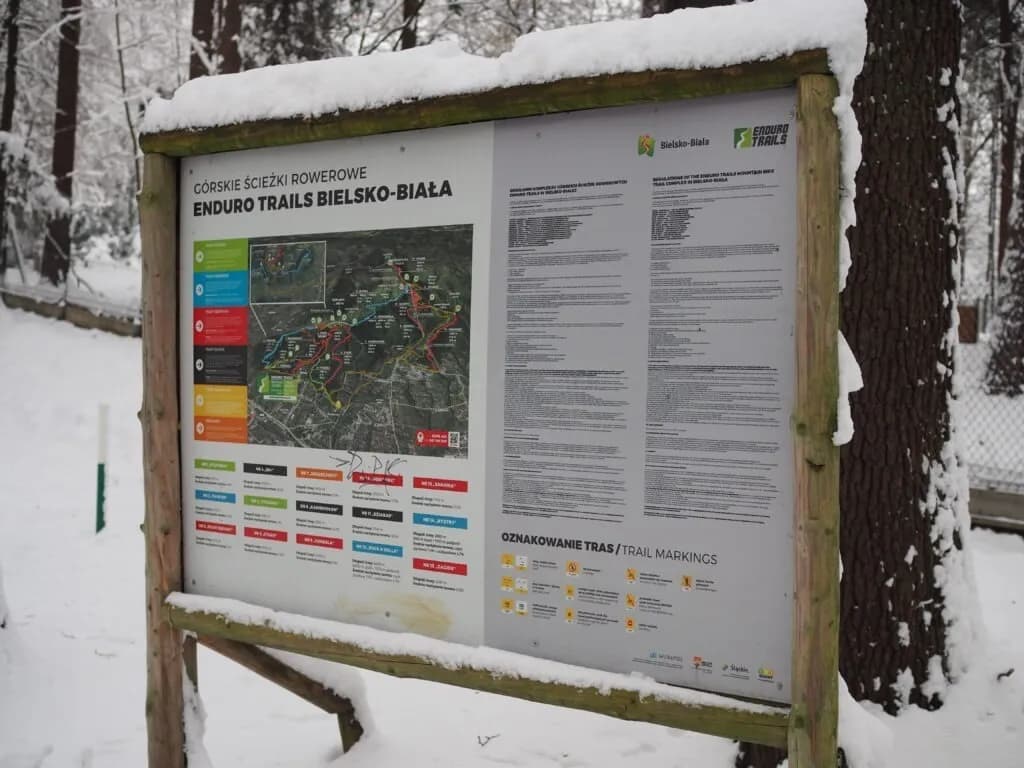 Jak dojechać do Koziej Góry? Sprawdź najlepsze trasy i transport