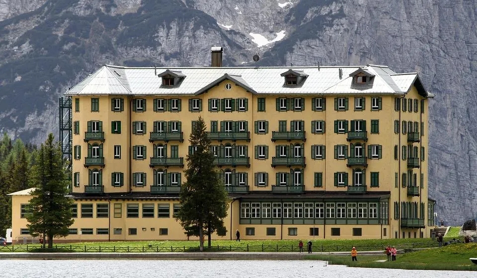 Jak otworzyć hotel - kluczowe kroki i wymagania, które musisz znać