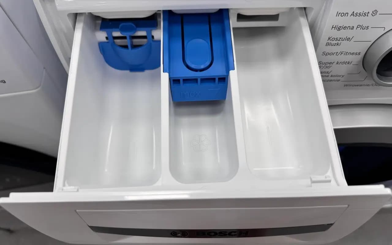 Gdzie wsypać proszek do pralki od góry, aby uniknąć błędów?